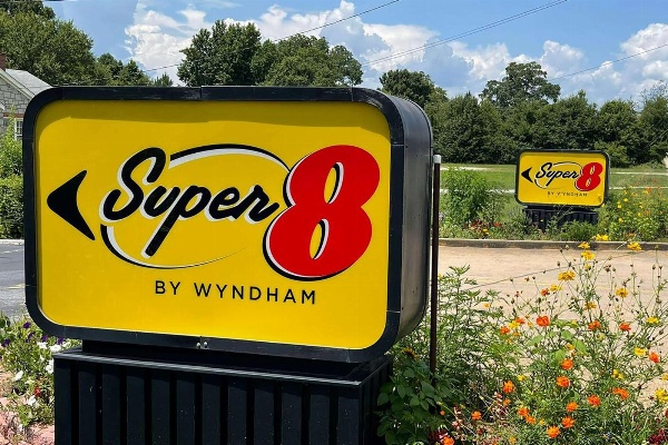 Super 8 by Wyndham Elberton image 17